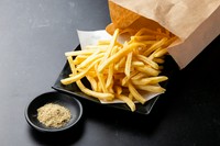 こちらは食欲をそそるガーリックの香りと、アンチョビの塩気が効いた、お酒好きにはたまらない味わい。
