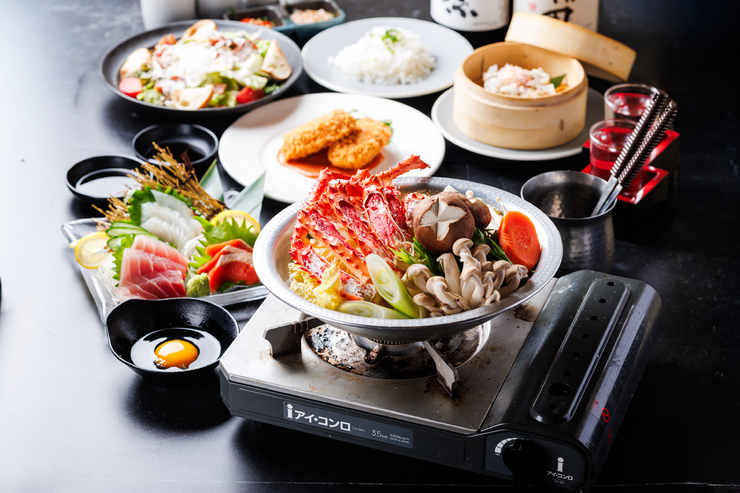 “帝王蟹火锅套餐”足足800克！尽享蟹一心美味帝王蟹火锅汤底，更有2.5小时畅饮。