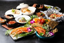 炭火香る海鮮浜焼きや豪快な蟹盛り、和牛カルパッチョや土鍋ご飯など、蟹と海の幸の魅力を凝縮した全11品。