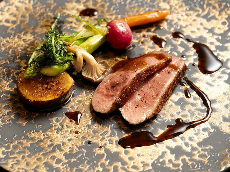 非日常のゆったりとした空間で味わう贅沢『ディナーコース』