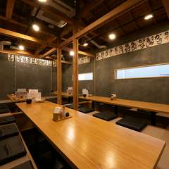 プライベートな食事会に。30名利用可能な個室も用意