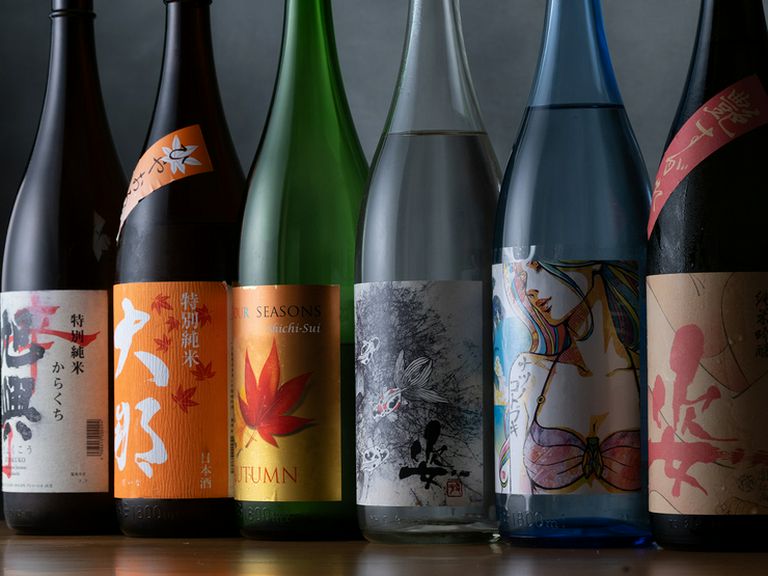 天ぷらや刺身、和の逸品と楽しみたい日本酒もこだわりの品を用意