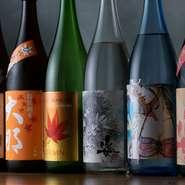 ドリンクも豊富な品揃えを用意。日本酒は九州エリアでは珍しい、栃木の地酒も多数取り揃えています。揚げたての天ぷらや、新鮮な旬の食材を活かした刺身、和の一品料理をさらにグッと魅力的にしてくれます。