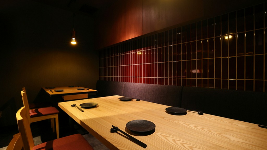 テーブル席（7～10名で完全個室としても利用可）