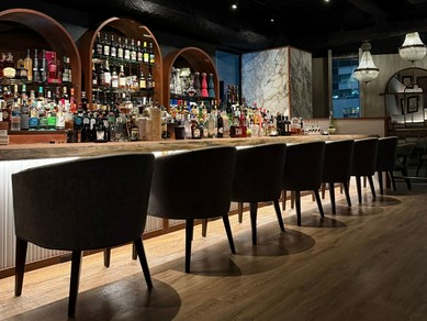 抜群のアクセス。ヨーロッパ系のリッチな印象漂う空間