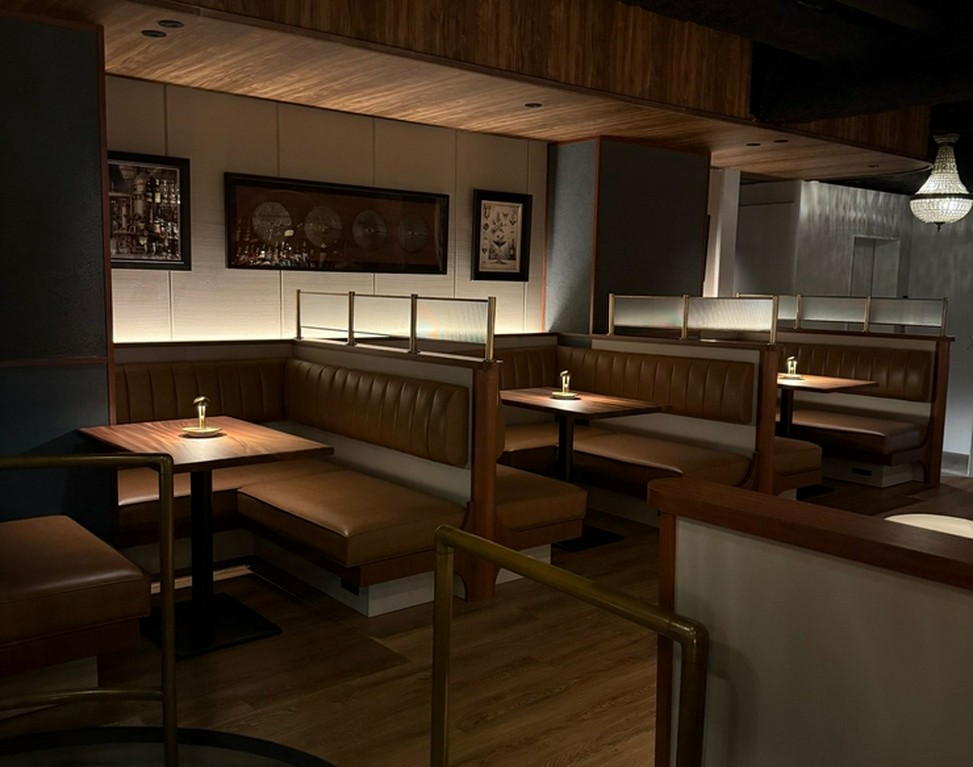 シックで落ち着きのある空間。ひっそりと佇む非日常の隠れ家