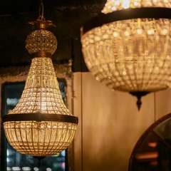 豪華なシャンデリア。極上のラグジュアリー空間