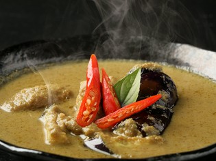 カジュアルでもしっかり本格派。タイから仕入れたスパイス