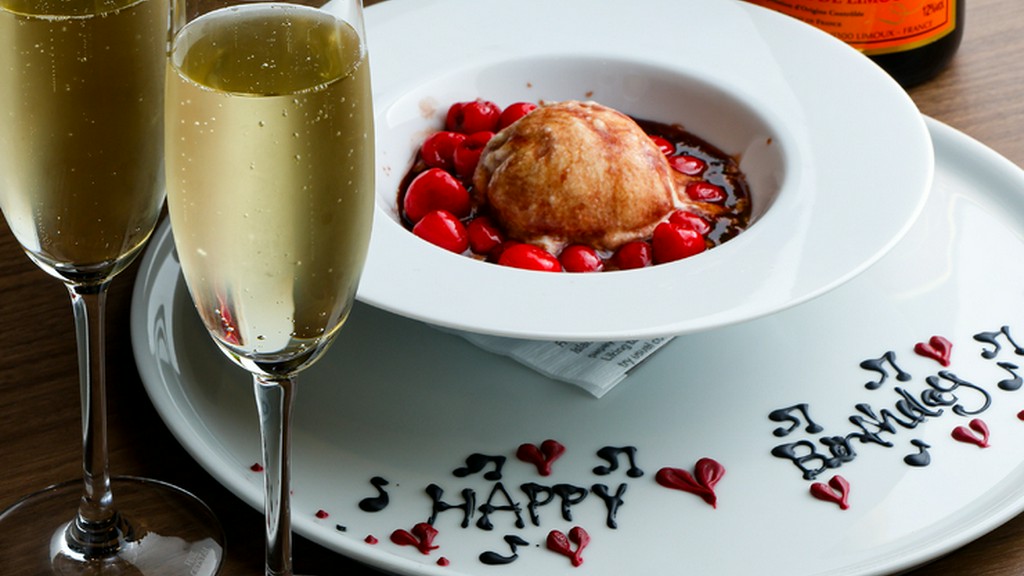 誕生日や記念日のお祝いには、『アニバーサリープレート』を提供