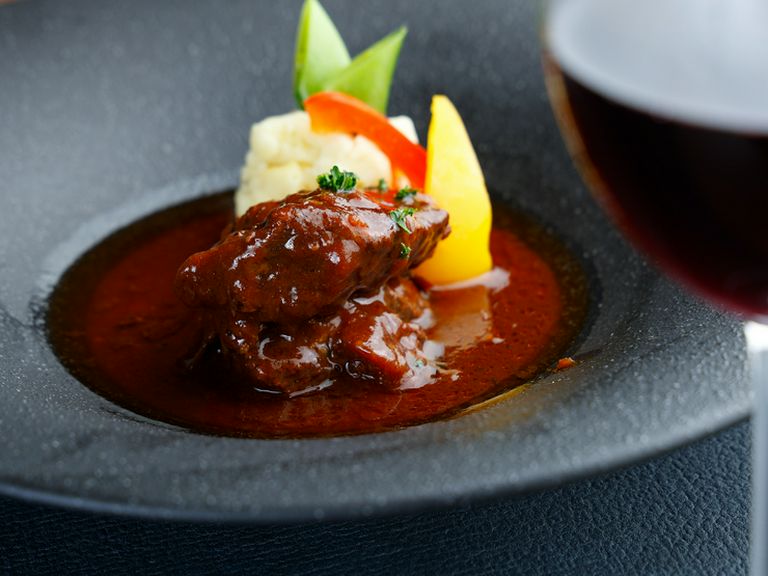 上州牛の牛頬肉を赤ワインでじっくり煮込んだ逸品『上州牛　牛頬肉の赤ワインじっくり煮込み』