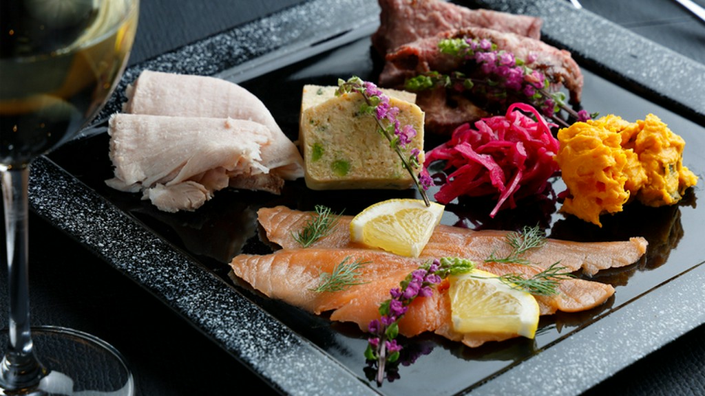 旬の息吹にあふれた素材がふんだんに『季節の前菜盛り合わせ』