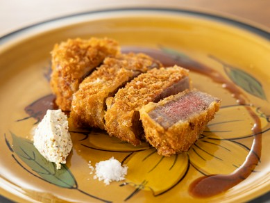 厳選和牛の極上部位に爽やかなソースを添えて『和牛シャトーブリアンカツ』