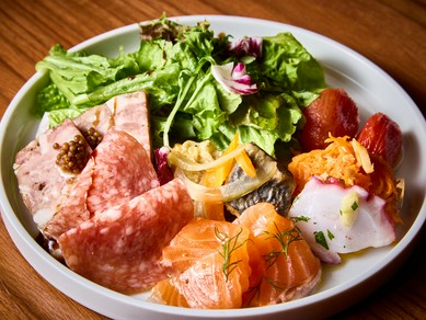 彩り豊かな『前菜盛り合わせ』