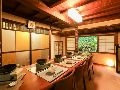 昔ながらの町家の趣を生かした、温かみのある和モダンな和食処