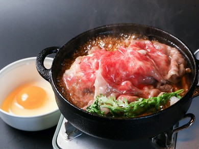 女子トークの花は満開。A5・A4和牛を味わうすき焼きは絶品