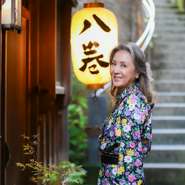 「大切にしているのはコミュニケーション」と語る宮下氏。心地よい雰囲気づくりはもちろん、海外からのゲストも多いので、メニューやアルコールセレクトなど、ゲストとの会話を楽しむようにしています。