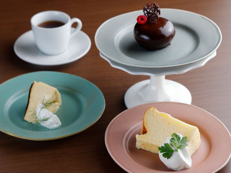 お酒のパートナーにもオススメ。食後に嬉しい手作りケーキ