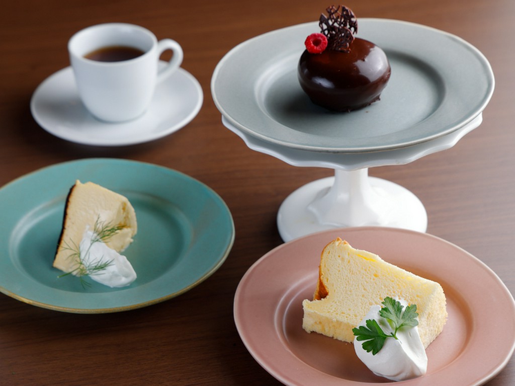 お酒のパートナーにもオススメ。食後に嬉しい手作りケーキ