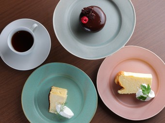 食後の逸品に、お酒のパートナーに『手作りケーキ』