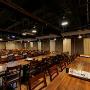 全140席の広々空間。フロアを貸切れば最大120名までの、各種宴会や貸切パーティーに利用できます。リーズナブルな価格の飲み放題付コースも充実していまるので、各種宴会にオススメです。