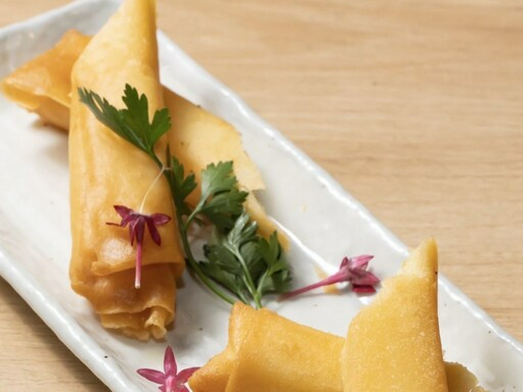 老若男女に人気。チーズ×春巻き、最強メニュー同士の最強の組み合わせ『チーズ春巻き』