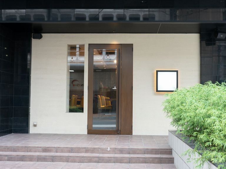 朝9時から営業。優雅な朝の一時に