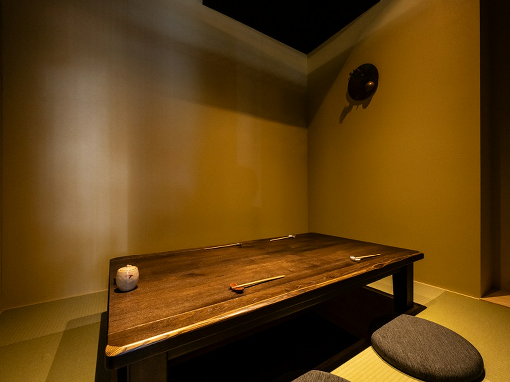 4～6名に対応し、畳が広がる穏やかな和の個室を完備