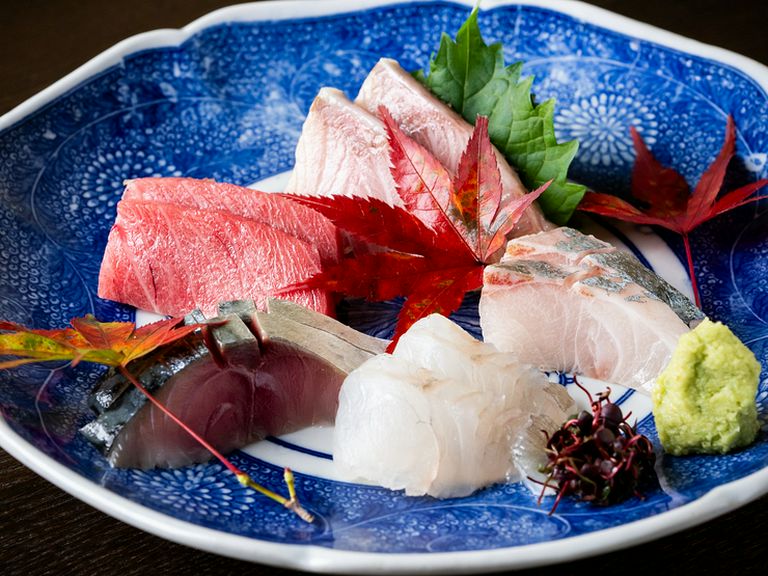 異なる風味の魚介が、口の中で存在感を放つ『お刺身　五種盛り』