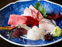 異なる風味の魚介が、口の中で存在感を放つ『お刺身　五種盛り』