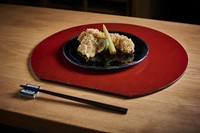 伊勢海老の身を使った創作料理を多数用意。伊勢海老の持つ、多彩なおいしさを楽しめます。