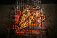 伊勢海老を使った創作料理の一例。雲丹との大胆な組み合わせで、高級食材のおいしさをたっぷりと楽しめます。