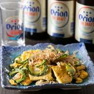 沖縄の味を再現するためにレシピからこだわったゴーヤチャンプルーに、ジューシーな仕上がりを追い求めた定番の唐揚げなど、各種料理も手間暇かけた逸品を各種取り揃えています。