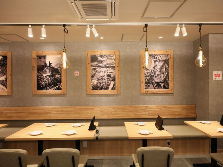 人数やシーンでの使い分けも可能。仲間との楽しい食事を賑やかに