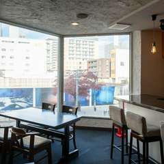 カジュアルに一人呑みができる居酒屋として注目