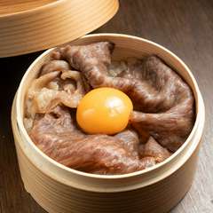 上州牛の旨みを、濃厚な卵黄が極める『上州牛の牛すきめし』