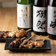 山口のブランド鶏「長州どり」の焼き鳥や、揚げたての天ぷら、湯田温泉エリアでも珍しい静岡おでんなど、心満たすこだわりの逸品をリーズナブルに提供。コースもあり、宴会シーンにも重宝します。