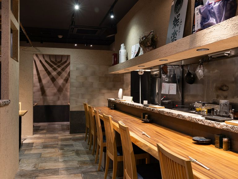 お一人様にも嬉しいオープンキッチンのカウンター