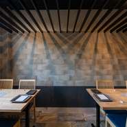 店舗2階は10名利用可能な個室となっており、フロア貸し切りにも対応可。15名以上の団体にも対応可能です。大人数での利用時は予約状況に合わせての対応となるため、お店まで事前相談を。