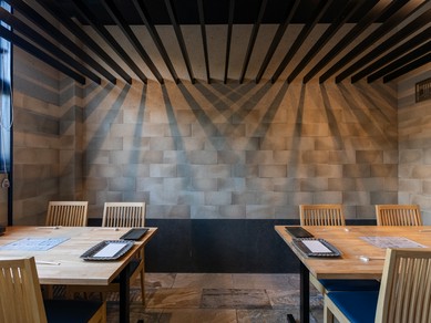 2階個室は10名利用可。フロア貸し切りにも対応可