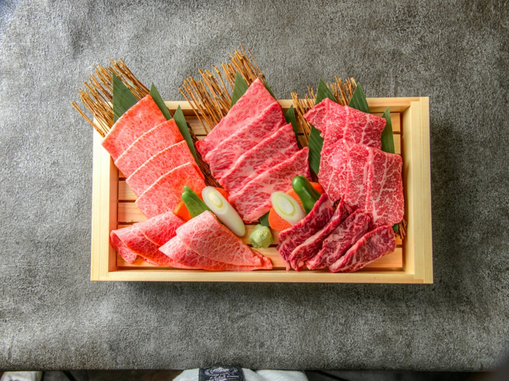 和牛の豊かな旨みが口いっぱいに広がる特撰銘柄黒毛和牛