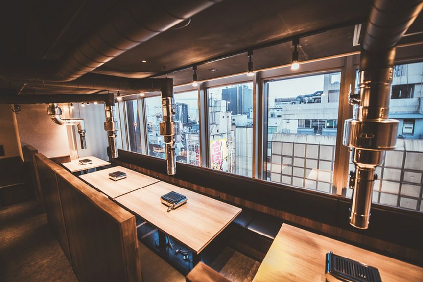 夜景を眺めながら焼肉を楽しめる人気席
