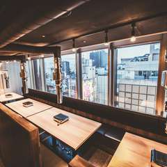 夜景を眺めながら焼肉を楽しめる人気席