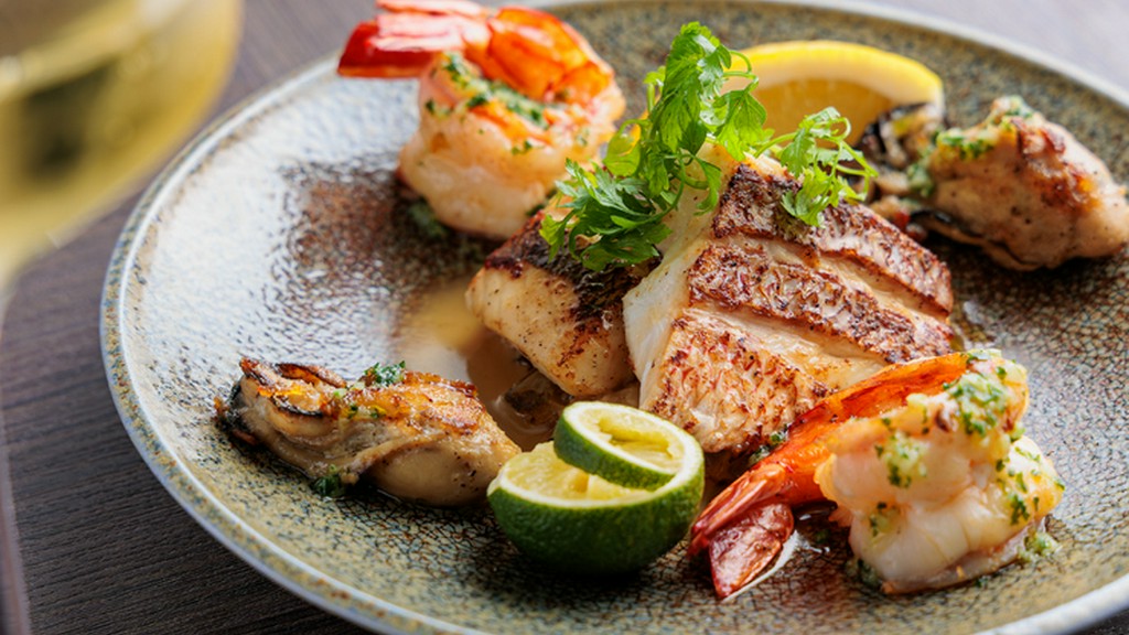 活けアワビから天然鯛まで、鮮度が生む贅沢を味わう鉄板焼き