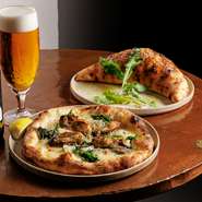 “食事としてのピッツア”と“お酒と楽しむピッツア”どちらの楽しみ方も対応可。ワインやビールを片手に、気の合う仲間と語らう時間も過ごせます。広々とした空間で、焼きたてのピッツアを囲む時間は格別です。