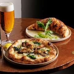 仲間たちと囲む華やかな逸品。女子会利用も最適