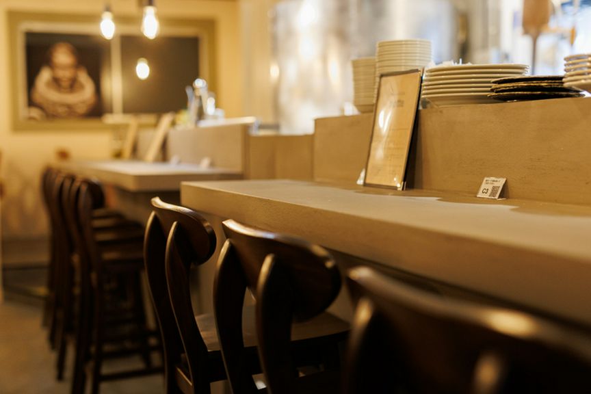 仕事終わり、二軒目での来店も。一人でも気軽に立ち寄れるお店