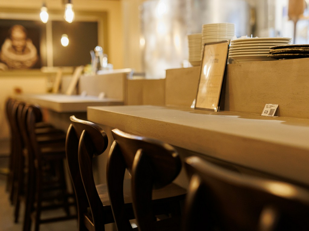 仕事終わり、二軒目での来店も。一人でも気軽に立ち寄れるお店