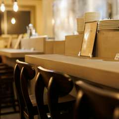 仕事終わり、二軒目での来店も。一人でも気軽に立ち寄れるお店