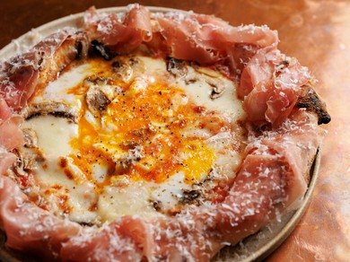 生ハム＆とろ～り卵が絶妙『ビスマルクビアンカ』