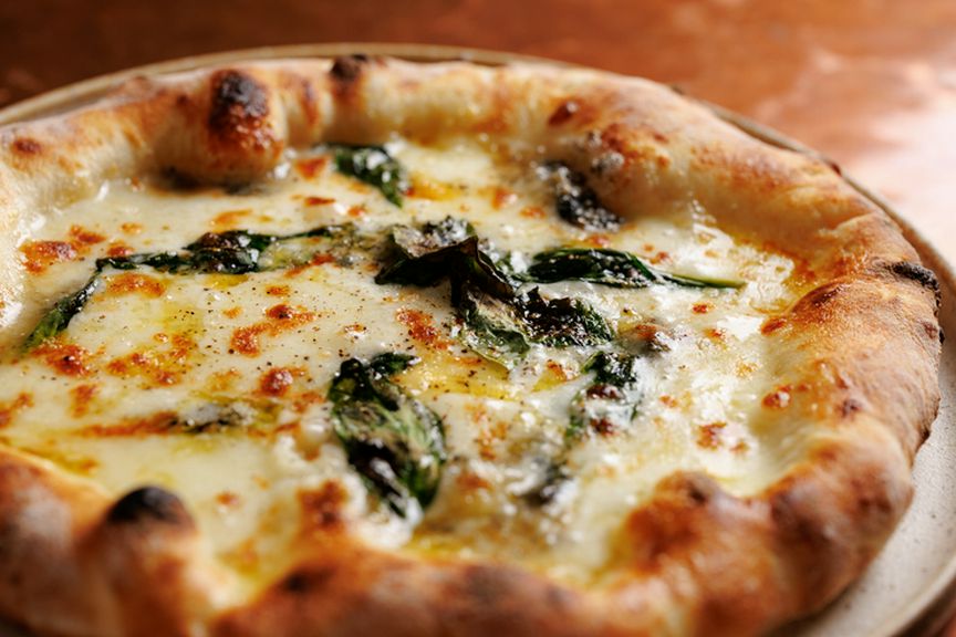 蜂蜜でいただくのもオススメ『クワトロフォルマッジ』